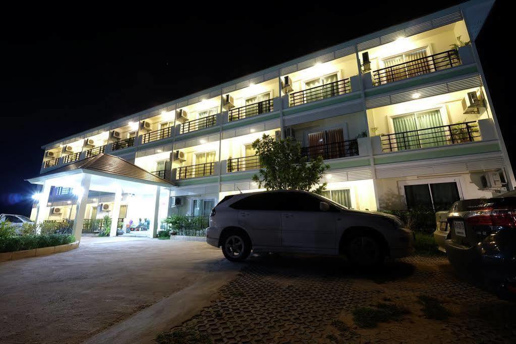 Privacy Residence Лопбурі Екстер'єр фото
